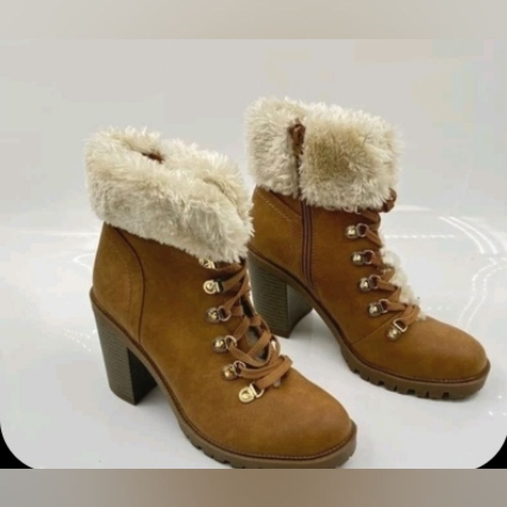 Guess Designer Jursy Designer lace-up sweater Fur booties Boots 7.5
